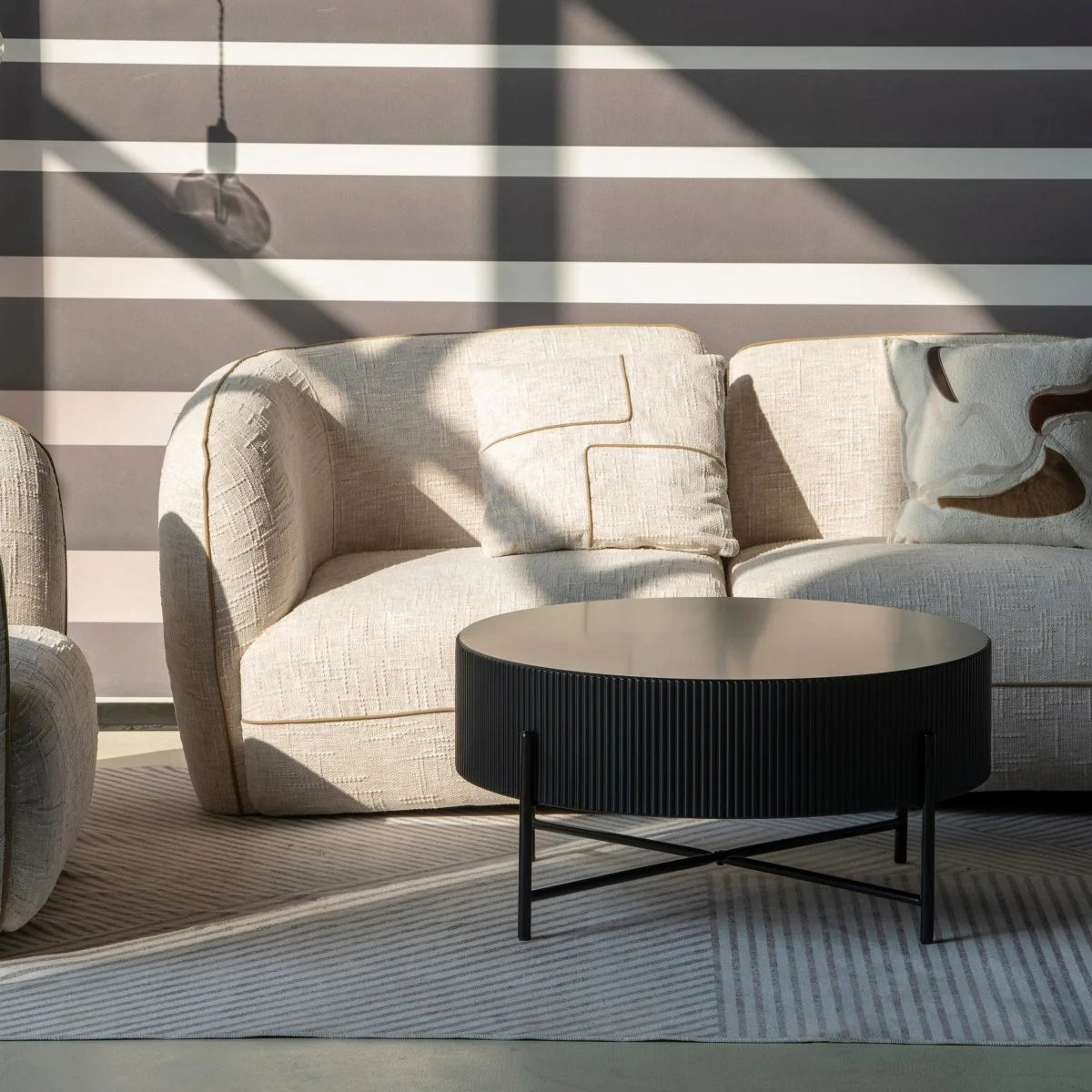 Furnhouse Milo Couchtisch Rund ø80 cm - Marmoroptik & Lamellenoptik Schwarz