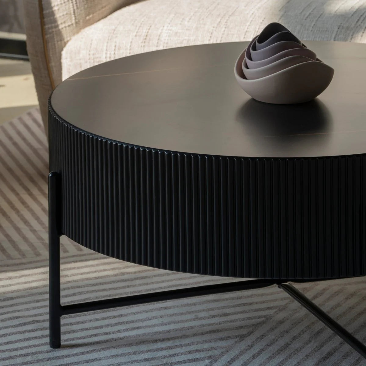 Furnhouse Milo Couchtisch Rund ø80 cm - Marmoroptik & Lamellenoptik Schwarz