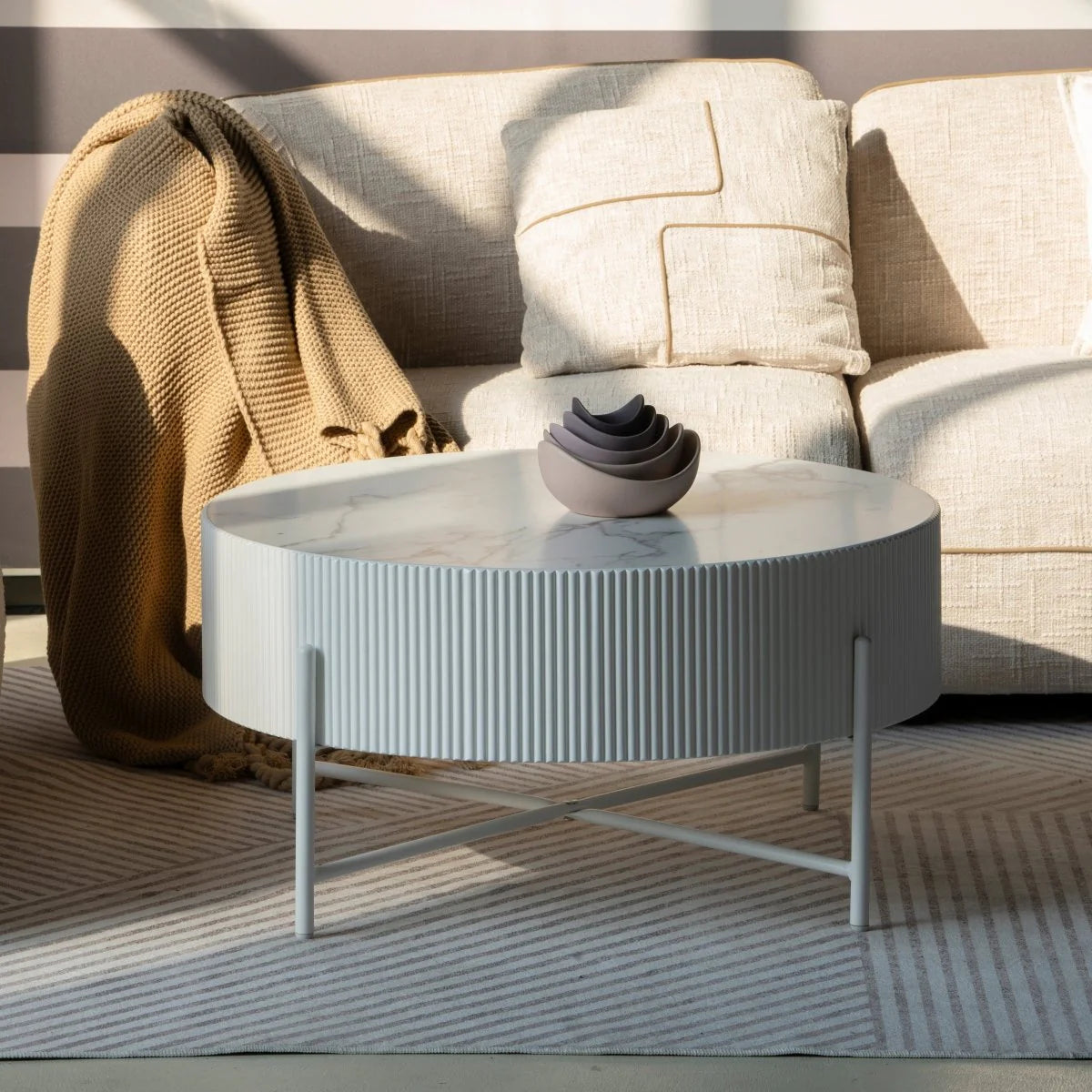 Furnhouse Milo Couchtisch Rund ø80 cm - Marmoroptik & Lamellenoptik Weiß